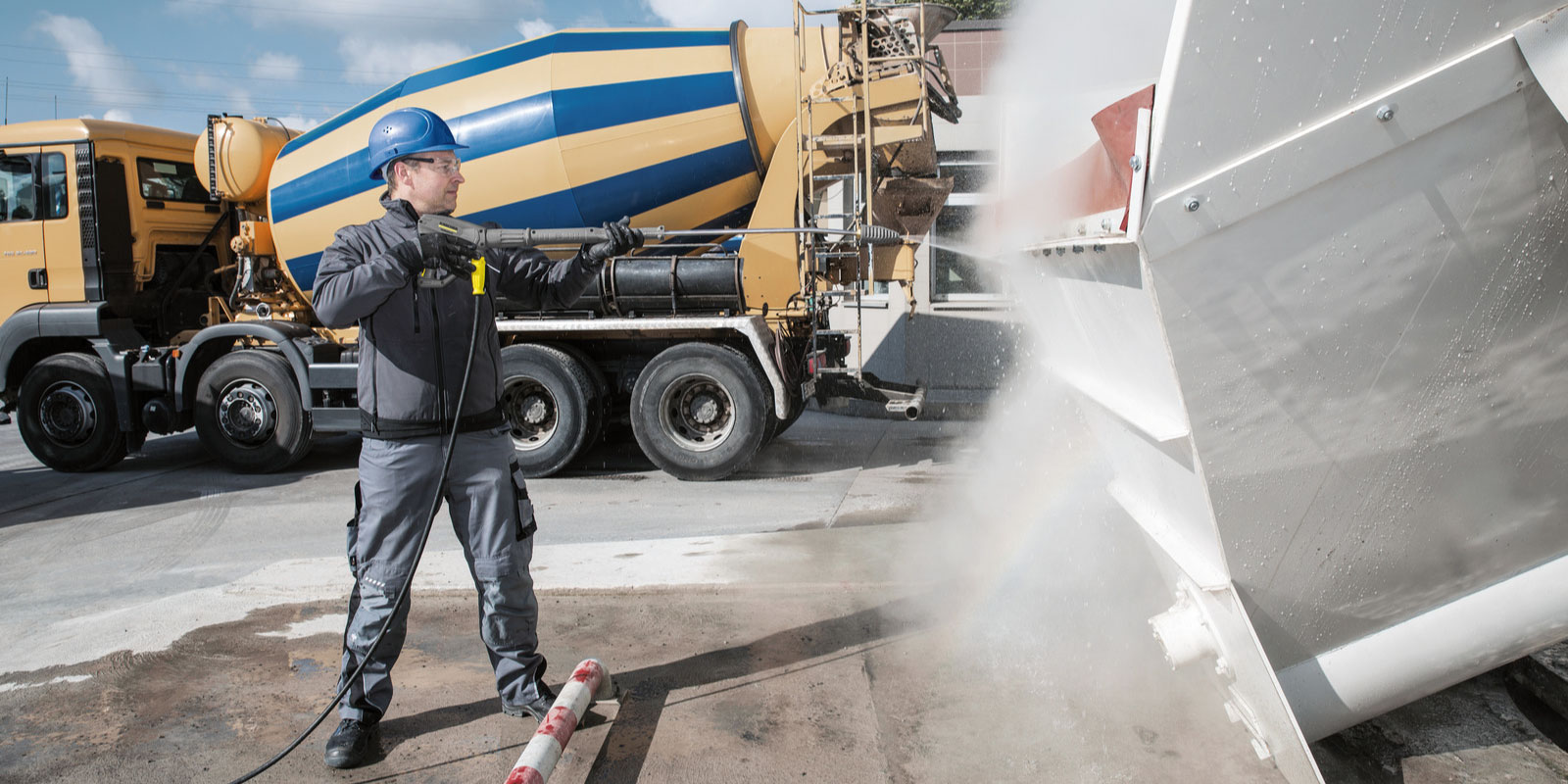 高潔高壓清洗機 HD 10/23-4 S 應用於建築工地的圖片。